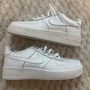 NEW Nike Air Force 1 White/ Whit (GS) Sz 7Y may fit Women's 8.5 -9 *READ
